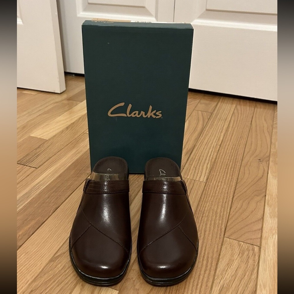 Clark's Women’s Leather Shoes/Slip On- Brand New With Box- Size 8M
